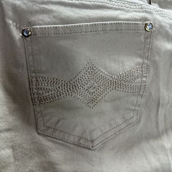 New Directions Weekend Tan Bermuda Shorts Size 12 - Picture 7 of 9